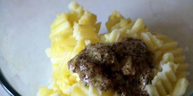 салат с молодым картофелем и щавелем