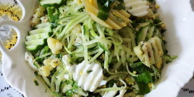 салат с молодым картофелем и щавелем