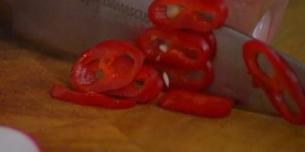 салат с молодым картофелем, редисом и кижучем