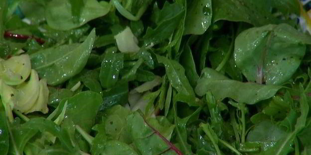 салат с молодым картофелем, редисом и кижучем