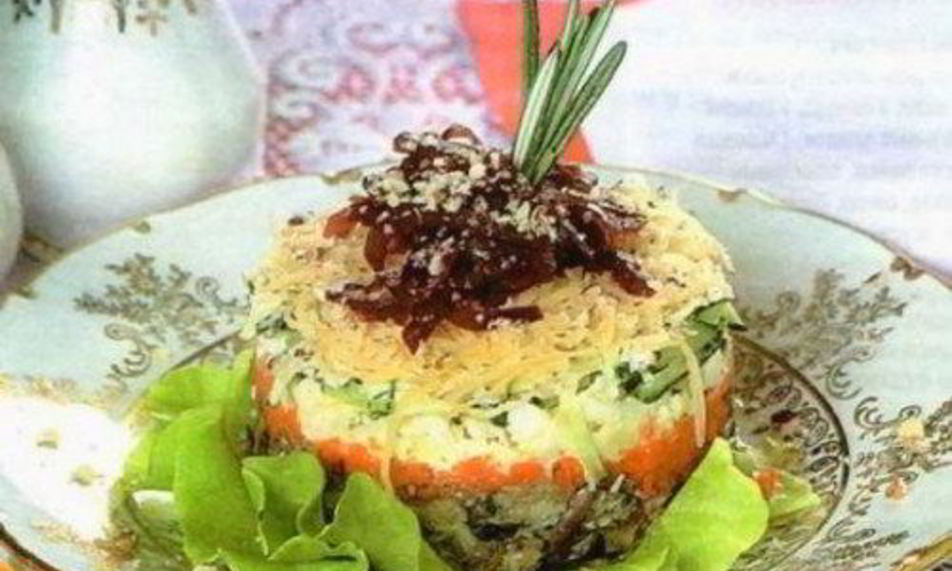 Рецепт слоеного картофельного салата со шпротами и маслинами