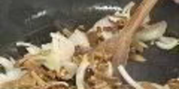 теплый картофельный салат с грибами