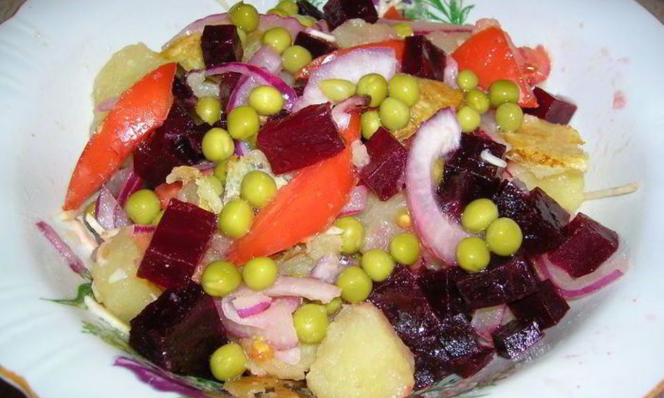 Рецепт теплого картофельного салата с крымским луком