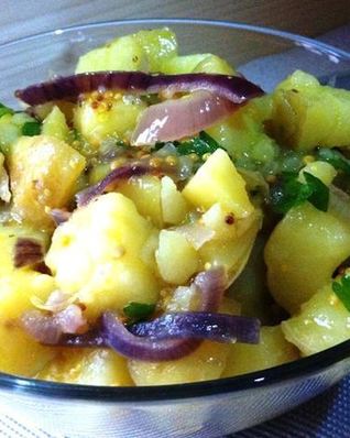Теплый салат с молодым картофелем