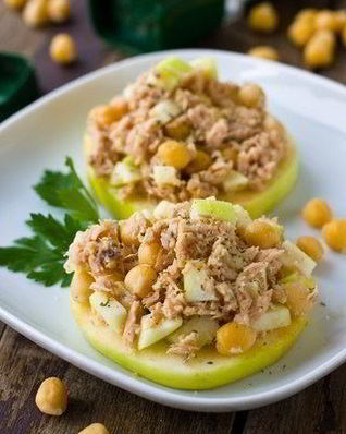 Легкий салат с нутом