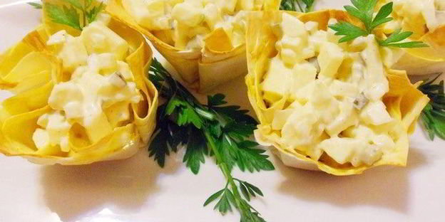 луковый салат в лаваше