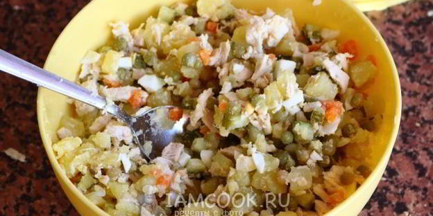 классический салат оливье с курицей