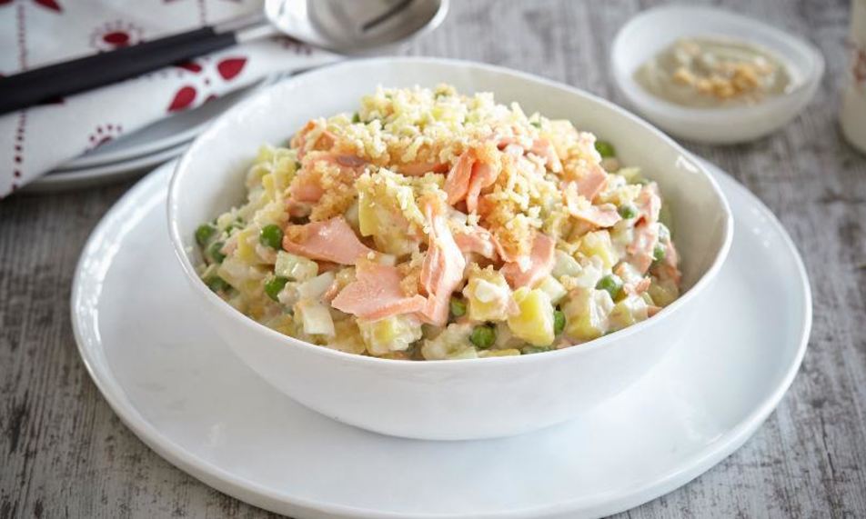 Рецепт оливье с форелью домашнего копчения