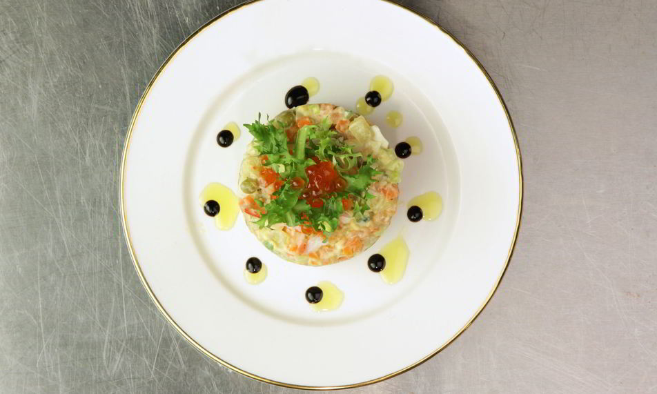 Рецепт оливье с копченой рыбой и камчатским крабом