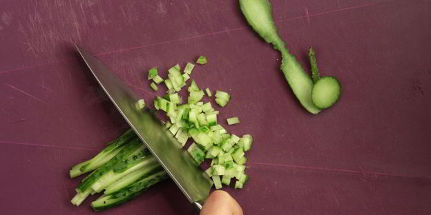 оливье с копченой рыбой и камчатским крабом