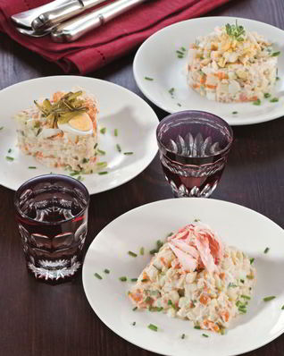 Оливье с крабом и антоновским яблоком