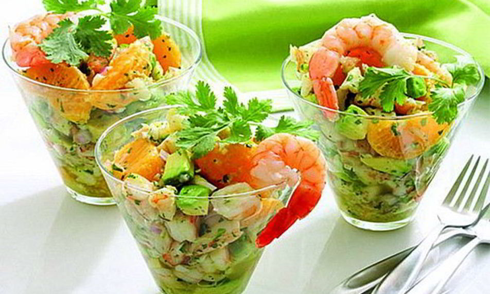 Рецепт оливье с креветками и авокадо