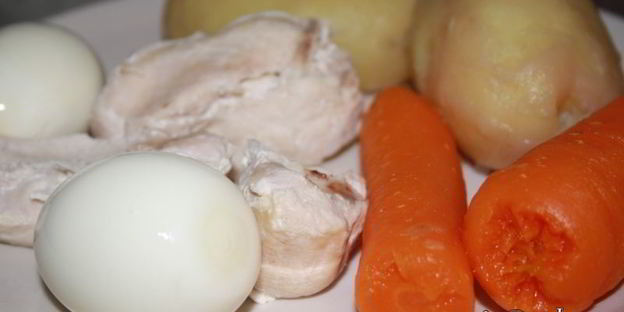 оливье с куриной грудкой