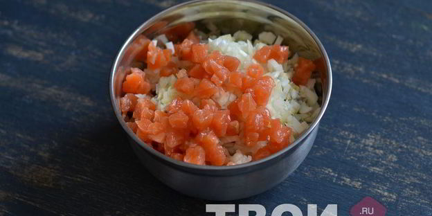 оливье с семгой и красной икрой