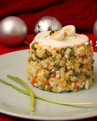 Праздничный Оливье с курицей