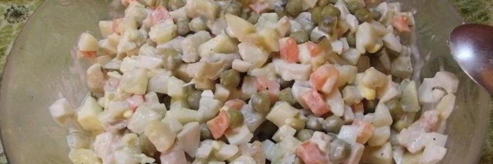 Салат Оливье с кальмарами