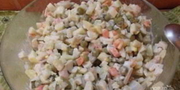 салат оливье с кальмарами