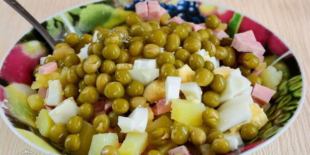 салат оливье с колбасой без моркови