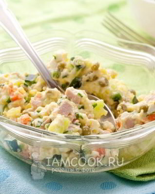 Салат Оливье с колбасой и свежим огурцом