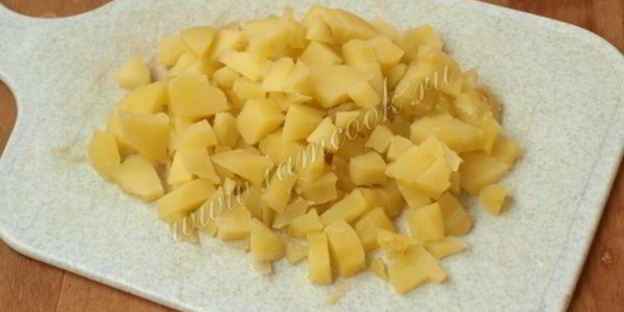 салат оливье с колбасой