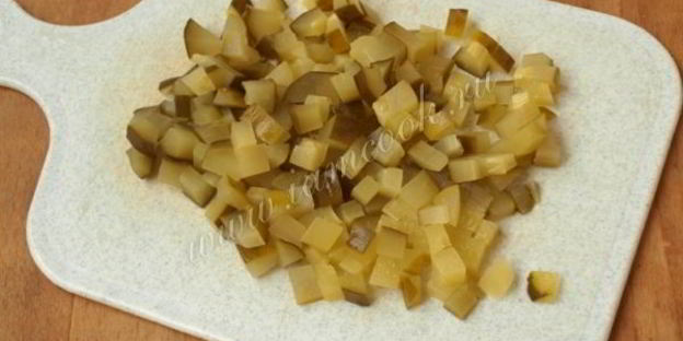 салат оливье с колбасой