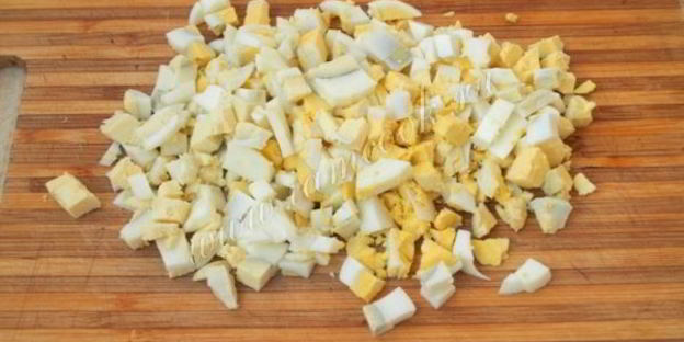 салат оливье с колбасой