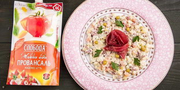 салат оливье с копченой говядиной