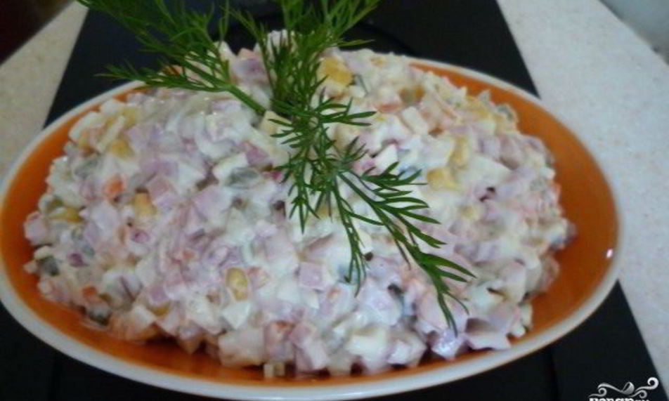 Рецепт салата оливье с копченой колбасой