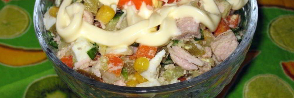 Салат Оливье с кукурузой