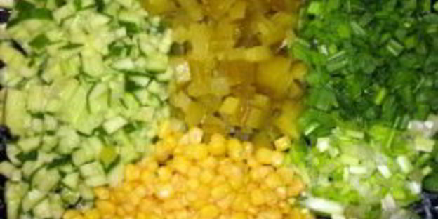 салат оливье с кукурузой