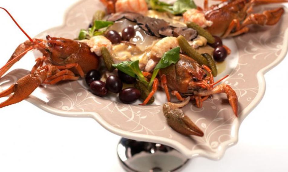 Рецепт салата оливье с перепелиным мясом, раковыми шейками и трюфелем