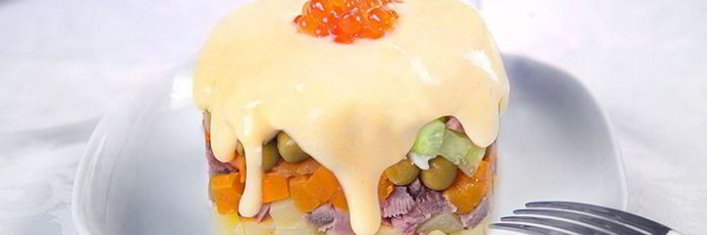 Салат Оливье слоями