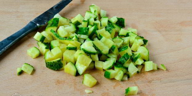 салат оливье со свежим огурцом