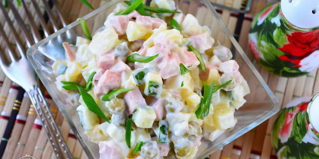 салат оливье со свежим огурцом