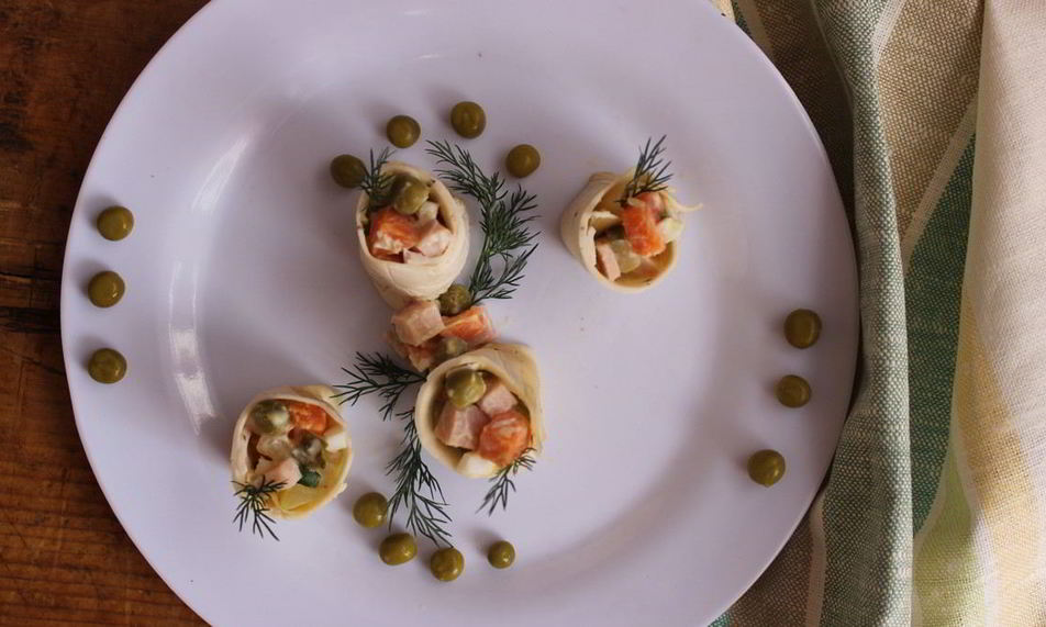 Рецепт салата оливье в майонезном блинчике