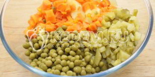 салат с курицей праздничное оливье