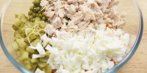 салат с курицей праздничное оливье