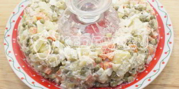 салат с курицей праздничное оливье