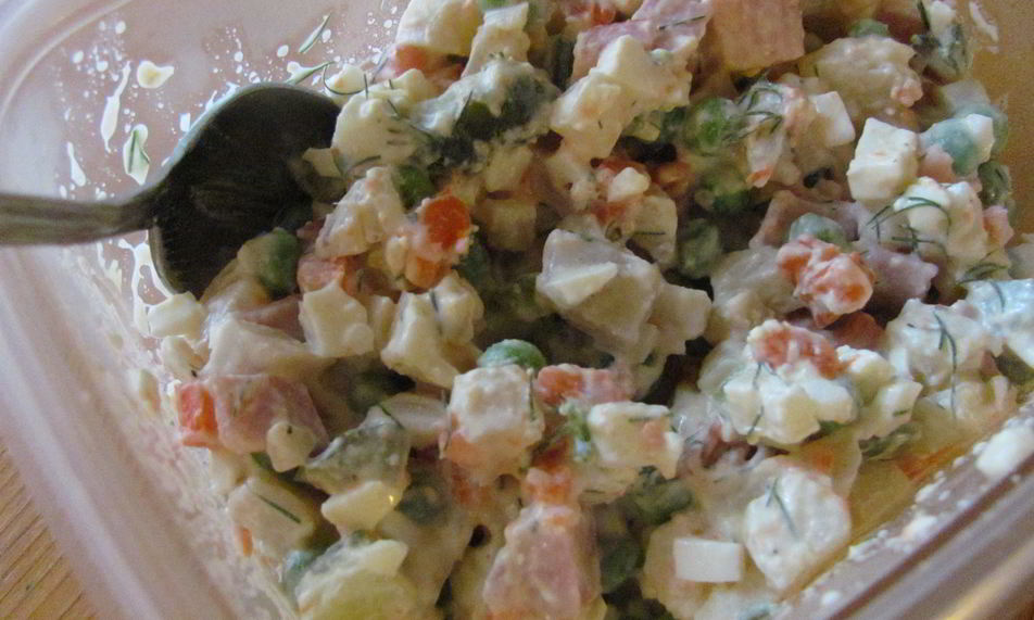 Рецепт вкусного оливье с ветчиной и горошком