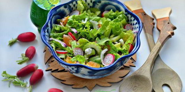 овощной салат с редисом и мандаринами