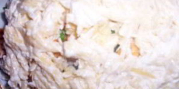 рыбный салат с крекерами