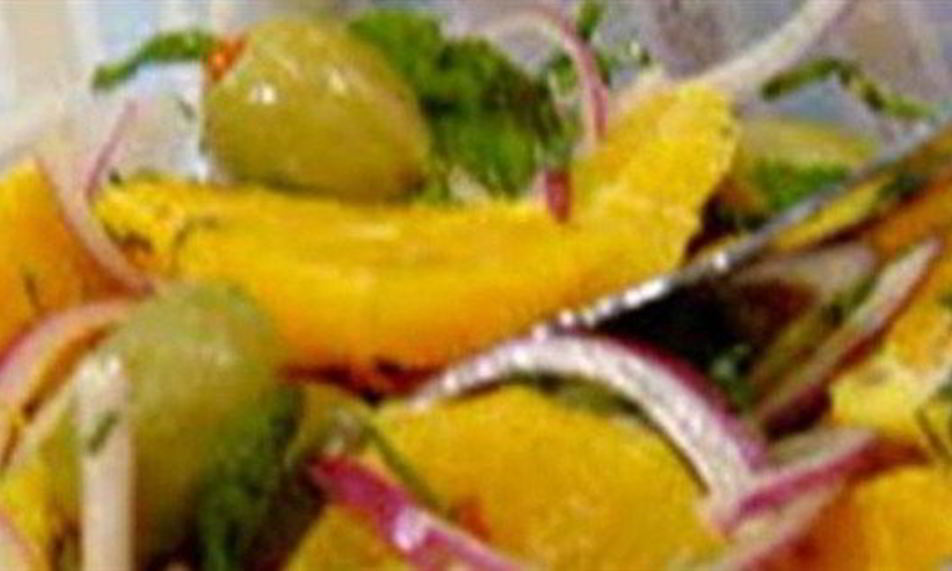 Рецепт салата из апельсина с крымским луком