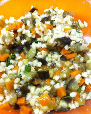 Салат из баклажанов и перловки