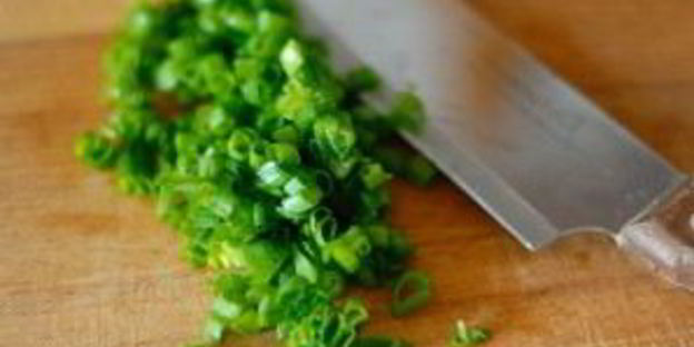 салат из фасоли с чесноком