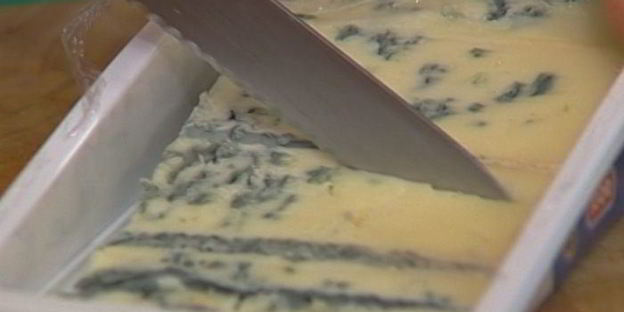 салат из груш с карамелизированным луком и миндалем