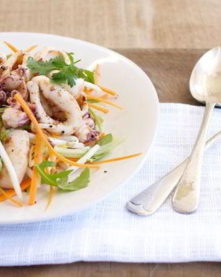 Салат из кальмаров и огурцов