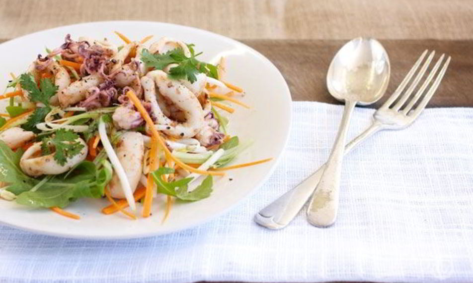 Рецепт салата из кальмаров и огурцов