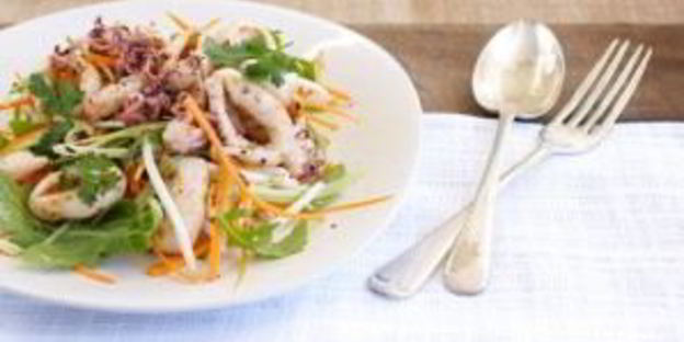 салат из кальмаров и огурцов