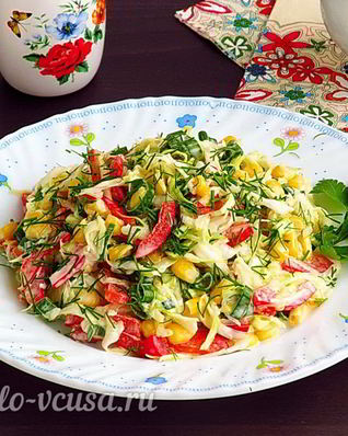 Салат из капусты, перца и кукурузы
