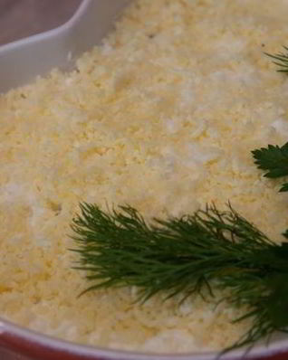 Салат из консервированной рыбы